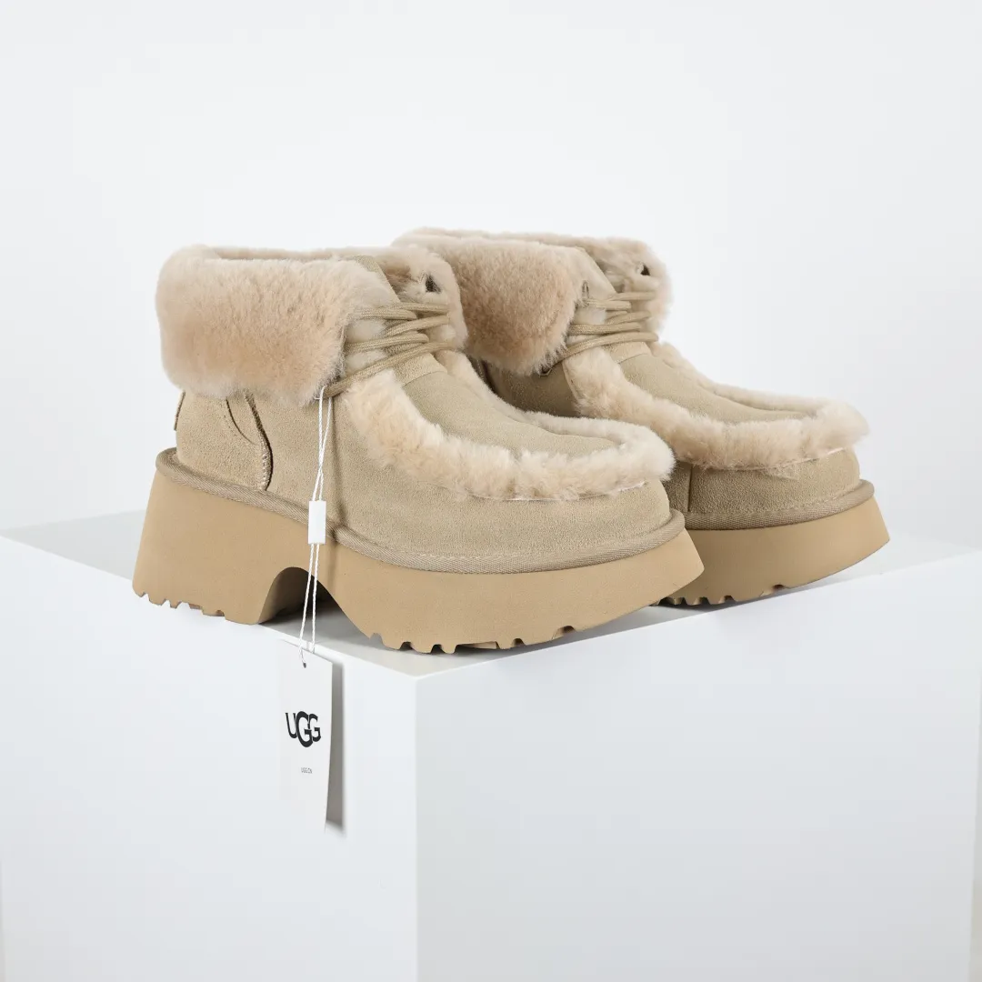 Pick up locally 💰700 Core recommended good price Independently developed original outsole, cashmere insole, keeping warm in winter, suitable for home use. In recent years, uug has launched a style series, which is partially skewed towards the preferences of young consumers, and has also been at the forefront of fashion trends. Shoe body material, water-repellent coated suede upper, 17mm UGGPURE™ implanted wool insole, lightweight non-slip and comfortable rubber outsole, with brand LOGO, complete packaging, size: 35 36 37 38 39 40